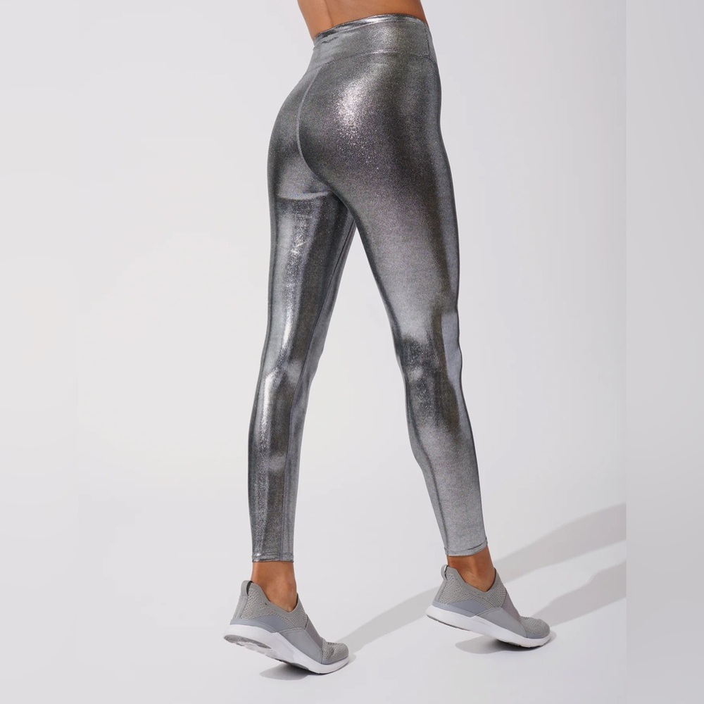 Heroine Sport The Marvel Metallic Leggings in Platinum, size Medium - Picture 14 of 14